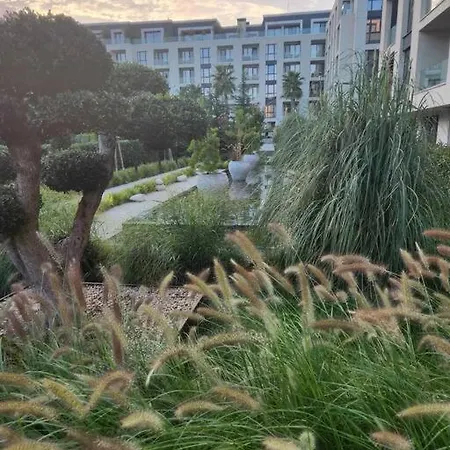 Walk To The 圣君士坦丁和海伦那
